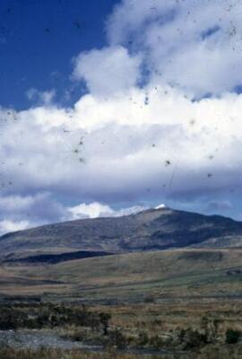 [Low peaks and snow-capped peaks II]