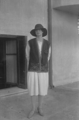 [Portrait of an unknown woman]