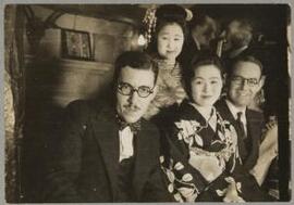 Gareth Jones with Geishas