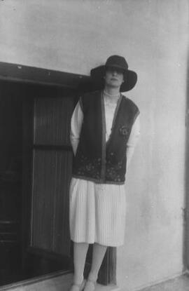 [Portrait of an unknown woman]